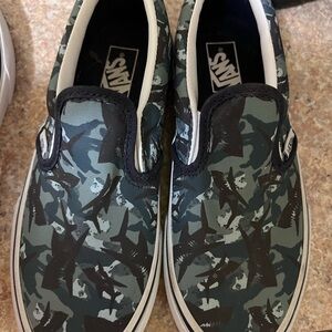 New w/O tags. Vans Little boy size 2.  Green Camo Slip-On Shoes